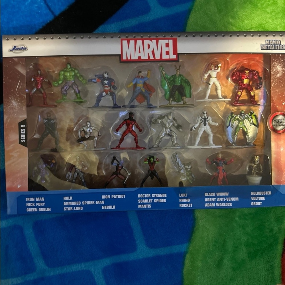 Marvel Nano Metalfigs Series with Red and Green Characters